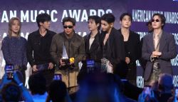돌아온 BTS, '아메리칸 뮤직 어워즈'서 두 번째 대상 수상
