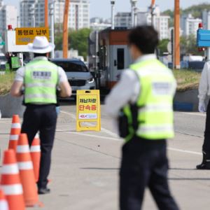 車 과태료 체납액 연 1조 훌쩍…경찰, '검사필증' 부착 부활 검토