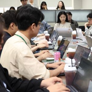 노동장관 "삼전 협상 '변곡점'…한국형 '사회연대 임금' 논의해야"