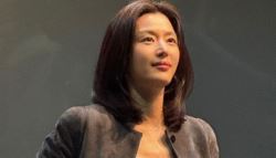 전지현 '그 옷' 돈 있어도 못 산다…'11자 복근룩' 어디꺼?[누구템]