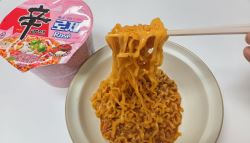 “신라면에 토마토를?”…40주년 맞아 꺼낸 ‘분홍색 辛' 승부수[먹어보고서]