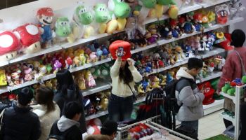 “팬심엔 불황 없다”…쿠팡 로켓까지 뛰어든 ‘덕후 머니’ 쟁탈전