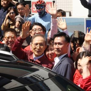전·현직 대통령 총출동한 부산…사실상 ‘대통령 대리전’에 신경전도 격화