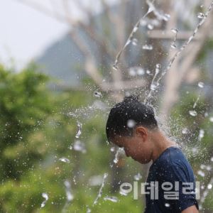 "벌써 푹푹 찐다" 수도권서 낮 최고 33도…제주·남해안엔 비