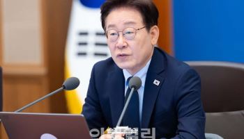 李대통령 "최악의 저질들에게 지배당하지 않기 위해 투표하셨나요"