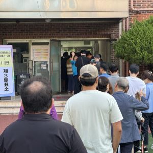 [6월 선거]"일 하러 가도 투표는 해야죠"… '투표소 오픈런' 시민들