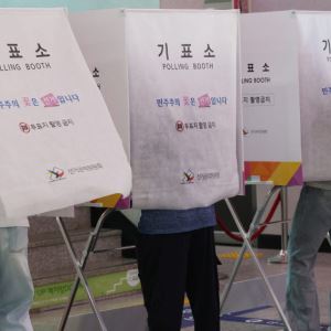 손등 인증샷은 '합법', 기표소 촬영은 '불법'…투표 날 '이 행동' 주의