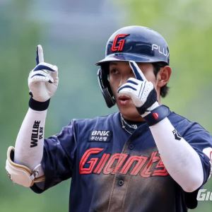 황성빈 3안타·조세진 데뷔 첫 홈런… 롯데, KIA 꺾고 3연패 탈출