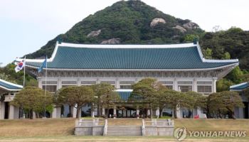 靑, 투표지 부족 사태 "선관위가 대응할 문제"