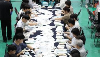靑 "상황 엄정 주시…선관위 책임 있는 조치 다해야"[6월 선거]