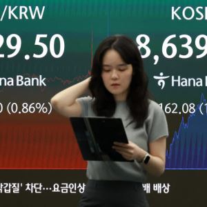 코스피, 외인 7조 순매도에 1.8% 하락…코스닥은↑[마감]
