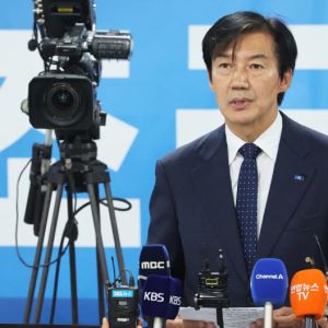 조국, 대표직 사퇴…혁신당 존립 시험대(종합)