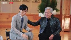 유재석 어깨 감싼 젠슨 황… '유퀴즈' 녹화 현장 공개