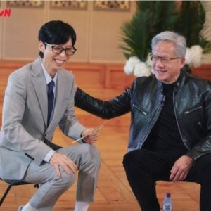 유재석 어깨 감싼 젠슨 황… '유퀴즈' 녹화 현장 공개