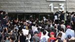 잠실 개표소 앞 이틀째 '재선거' 외침…대학가도 가세