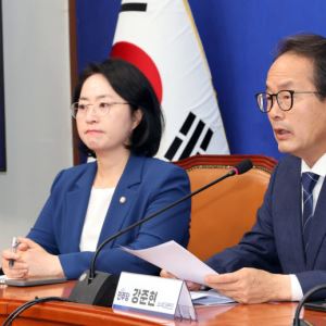 與 "''재선거'' 장동혁, 정치적 입지 위한 정치쇼…선관위 개혁기구 검토&quo...