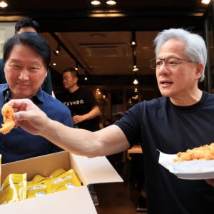 치킨 들고 나온 젠슨 황… "HBM 더 필요해!" 현장 웃음바다