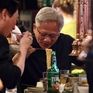 이쯤 되면 K푸드 파이터… 젠슨 황, 먹방 리스트 보니
