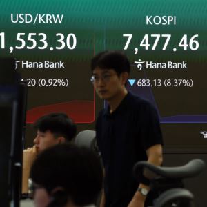 코스피, 서킷브레이커 해제 후 기관 매수에 낙폭 만회…30만전자 회복