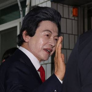 "내년 80세, 심각한 고통" 허경영, 세 번재 청구 끝 보석 석방