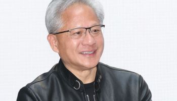 박수치는 젠슨 황 엔비디아 CEO