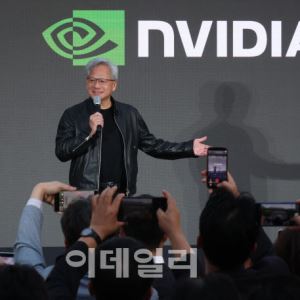 젠슨 황 "韓, 제조업·SW 다 갖춘 독보적 국가…의대 쏠림은 놀라워"