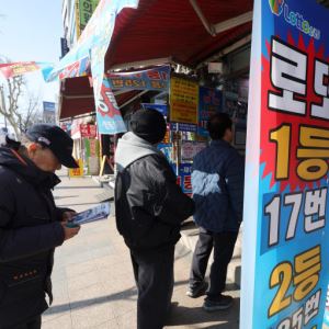 "주식이요? 돈이 있어야 하죠"…저소득층은 '이곳'으로 향했다