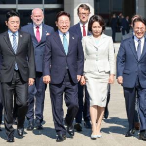 李대통령 순방길 배웅한 김민석…끝내 안 보인 정청래