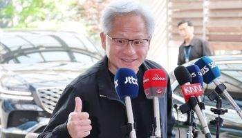 "젠슨 황 한마디에 주가 출렁"…블룸버그 "과도한 낙관론 경계"