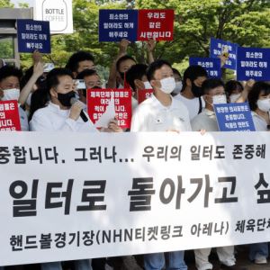 "월급도 못주고 있다" 체육단체 호소…잠실 개표소 시위대, 봉쇄 계속[르포]