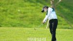 [포토]김효문,날카로운 어프로치