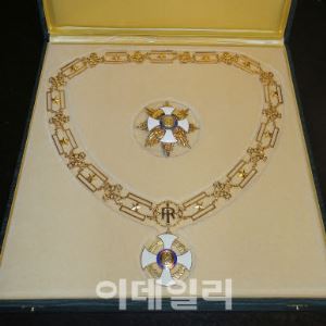 伊, 李대통령에 최고등급 훈장 수여…이재용 회장 참석