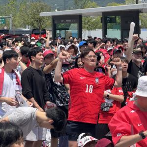 "아 욕 나와"→"이거지!"…체코전 '대역전극', 거리가 뒤집혔다