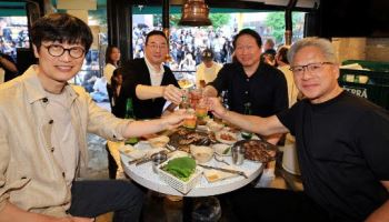 젠슨 황 ‘재팬 패싱’에…日서 AI 위기론 커져