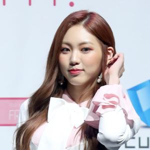 "공허함에 시달려" CLC 출신 권은빈, 연예계 은퇴 발표