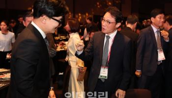 이야기 나누는 이규연 청와대 홍보소통수석-한동훈 국회의원