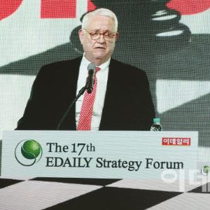 존 햄리 CSIS 명예회장 “韓, 국익 따라 결정할 주체성 가져야” [ESF2026]