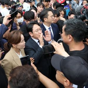 잠실 개표소 찾은 與의원들…"빨갱이 꺼져라" 항의에 발길 돌려