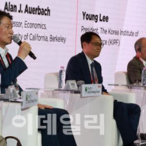 “재정 걱정할 때 아냐”vs“미래세대에 빚 떠넘겨선 안돼”[ESF2026]