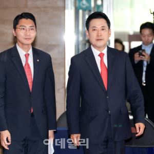 “6·3 참패 책임져라” “재선거 방패 삼지 말라”…張 면전서 사퇴 촉구