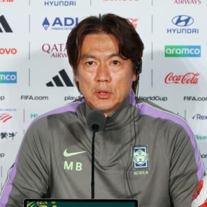 '4강 신화 주역' 홍명보 "이번에 선수들이 넘어서 주길"[북중미월드컵]