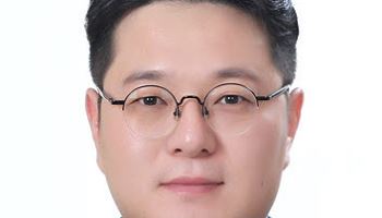 “온라인에 치여 공멸 위기…마트 규제보다 시장과 공생이 답”