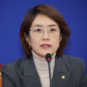 고민정 “당내 혐오 휩쓸릴 때 유시민 어디 있었나…결국 둑 무너져”