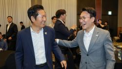 정청래 28.1% vs 김민석 27.0%…1.1%p 격차 [에브리리서치]