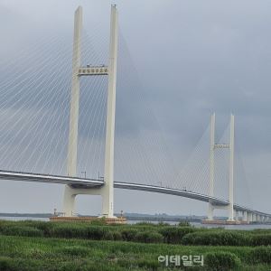 [르포]북한行 화물차 줄 섰다…북·중 교역 거점 단둥은 북적북적