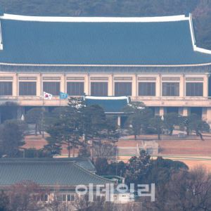 靑, ‘5·18 성역화’ 논란 이병태 부위원장 사퇴 수용