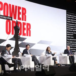 "To Enhance Credibility of Monetary Policy, Expand Communication But Avoid Excessive Commitm...