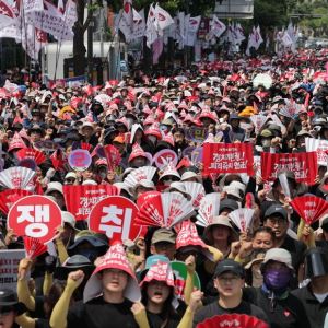 "통장 잔고에 현타"…공무원·교원노조, 도심서 대규모 집회