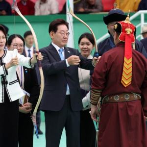 청와대 “韓 국궁·몽골 활쏘기 공통점 확인…스포츠 협력 확대”
