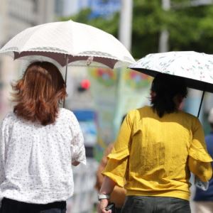 [오늘날씨]전국 폭염 계속…낮 최고 37도·내륙 소나기